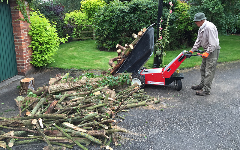 Using the MUV Electric Wheelbarrow to deliver logs. Finger-tip control of the powered tipping function gives inch perfect delivery. Machine can be driven with tub in raised position. Using the MUV Electric Wheelbarrow to deliver logs. Finger-tip control of the powered tipping function gives inch perfect delivery. Machine can be driven with tub in raised position.