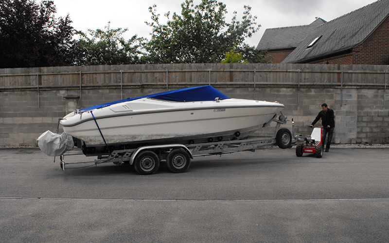 Using the MUV Trailer Mover to move a 2,000Kg, twin axle, boat trailer Using the MUV Trailer Mover to move a 2,000Kg, twin axle, boat trailer